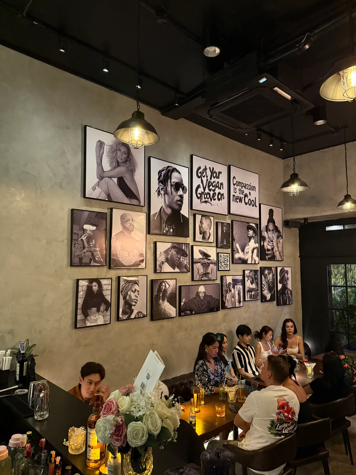 บรรยากาศร้าน Mercy Republic ช่วงมีลูกค้า